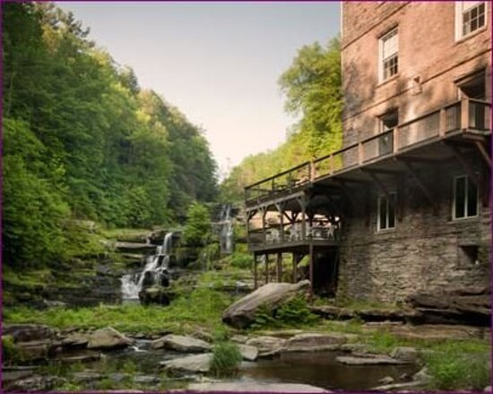 Resor-Resor yang Terbengkalai di Pegunungan Poconos